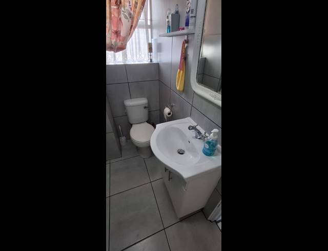2 bed property to rent in STRAND